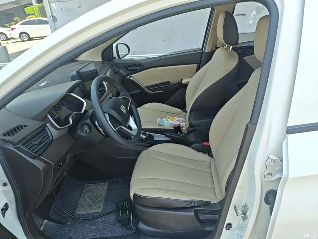 Wuling 310W, 2020 15