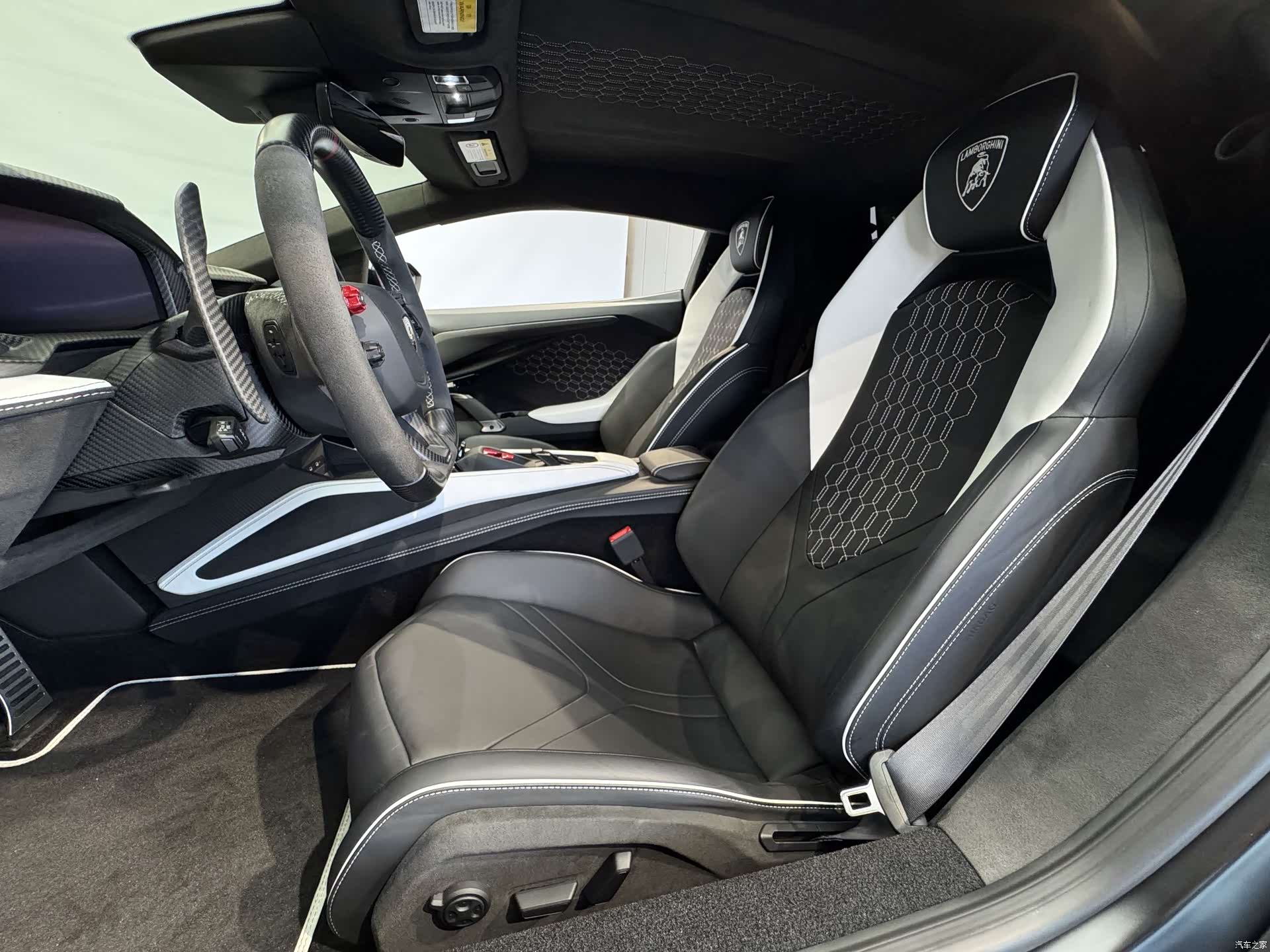 Lamborghini Revuelto, 2025 9