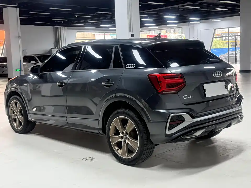Audi Q2L