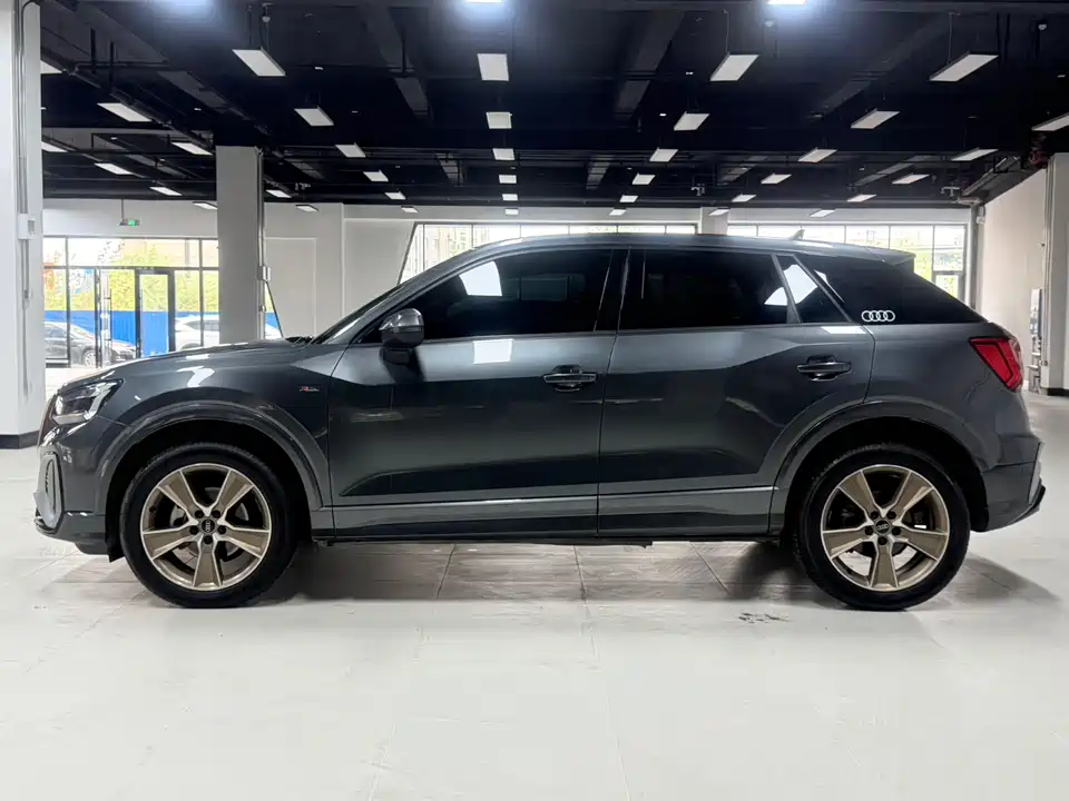 Audi Q2L