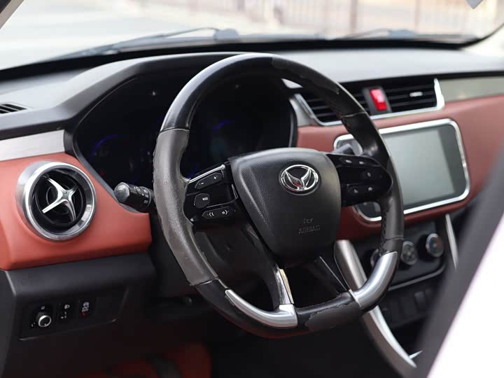 BAIC Huansu S3 2016 S3 L 1.5L МКПП Премиум