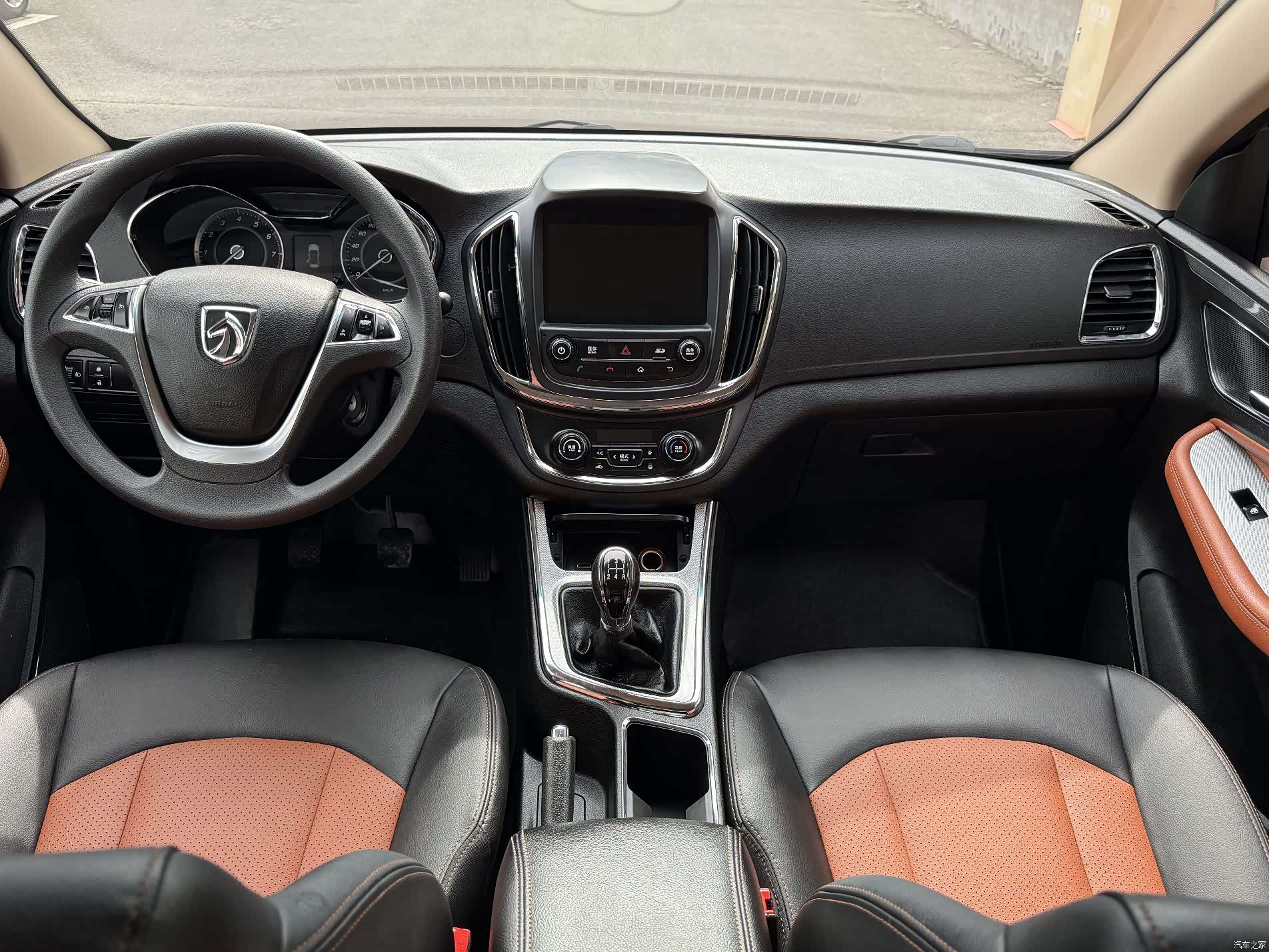 Wuling 560, 2015 14