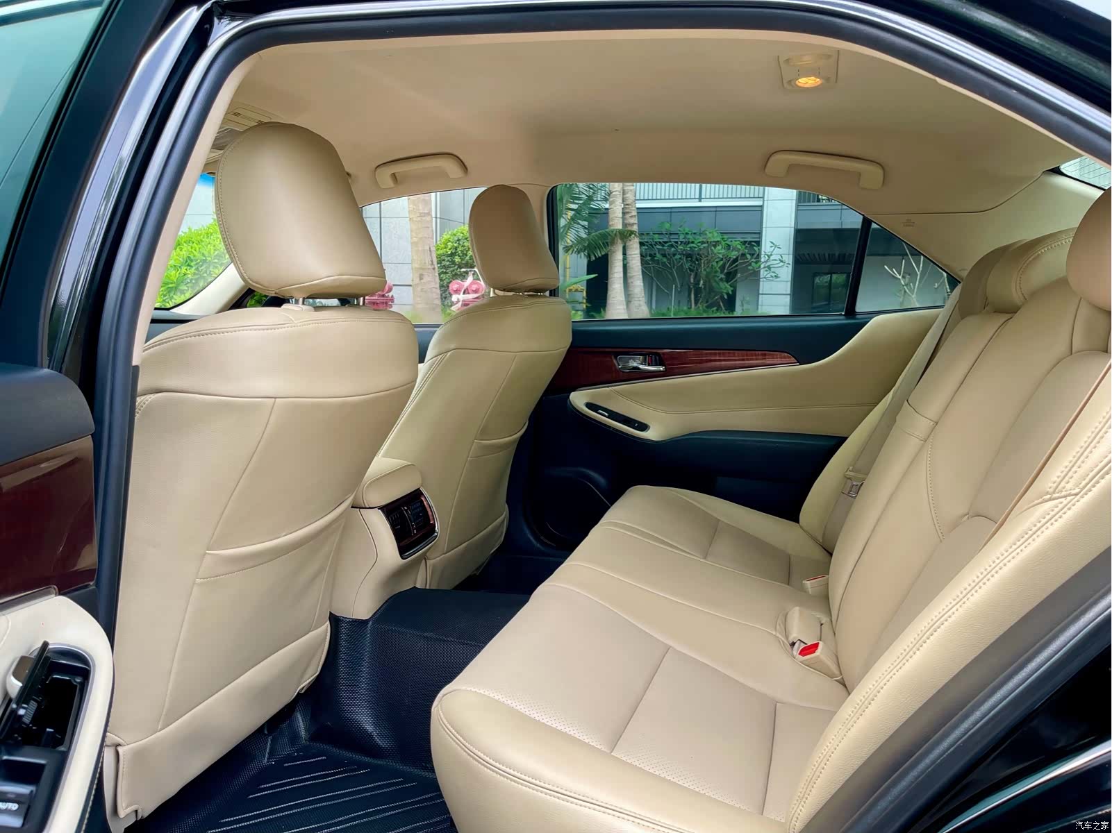 Toyota Crown, 2017 все фото