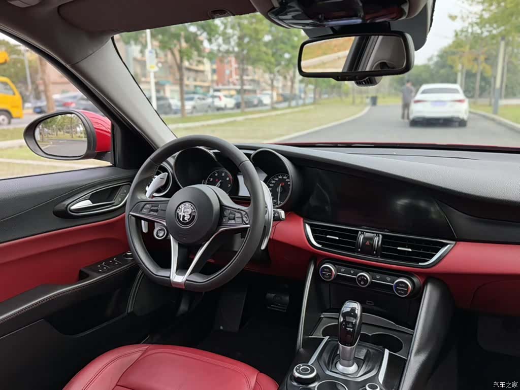 Alfa Romeo Giulia, 2017 12