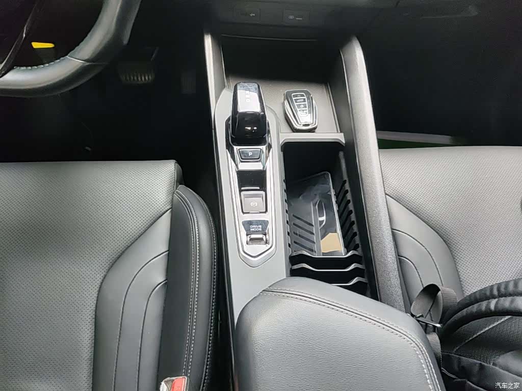 Geely Binray, 2022 14