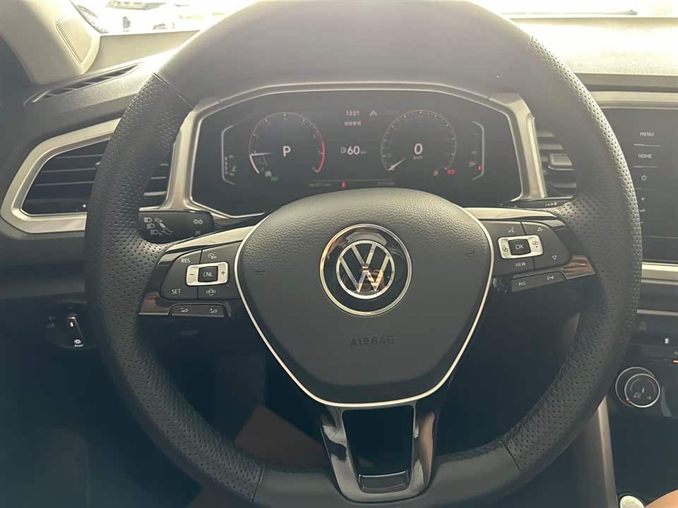 Volkswagen T-ROC exploring Songs