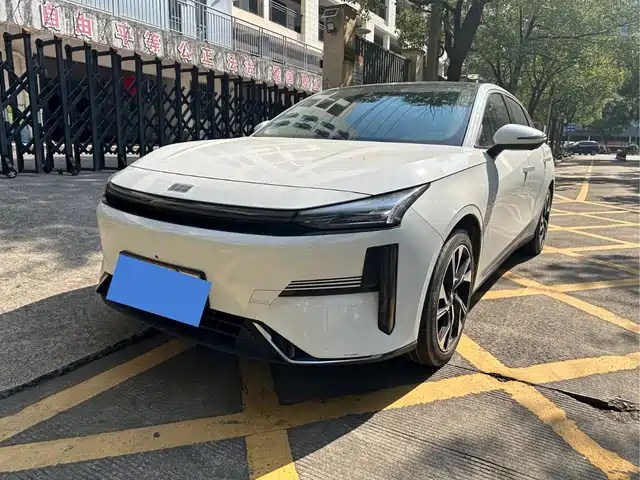 Geely L6 2024 — купить из Китая под заказ