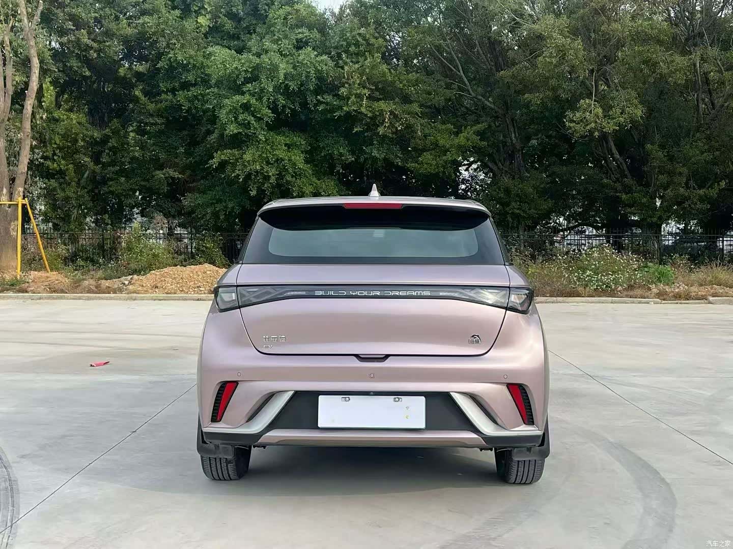 BYD Dolphin, 2022 все фото