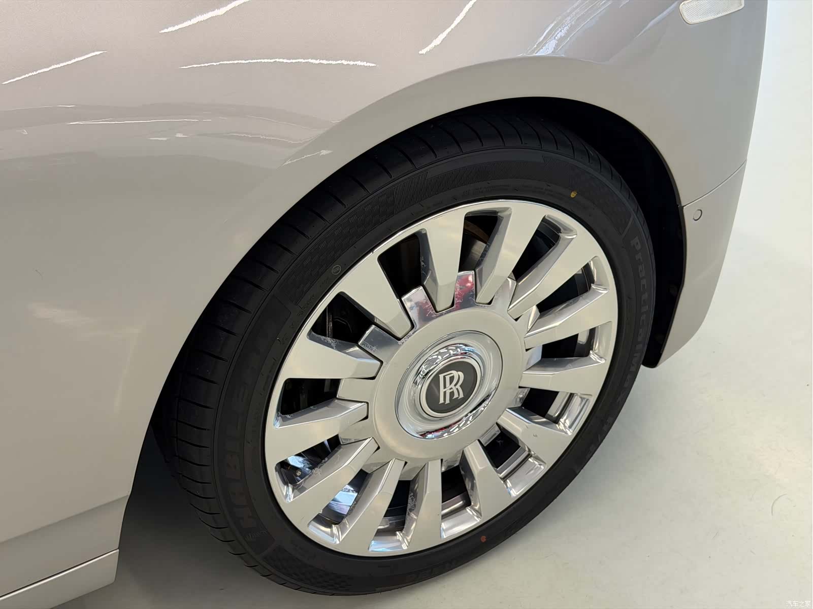 Rolls-Royce Phantom, 2019 15