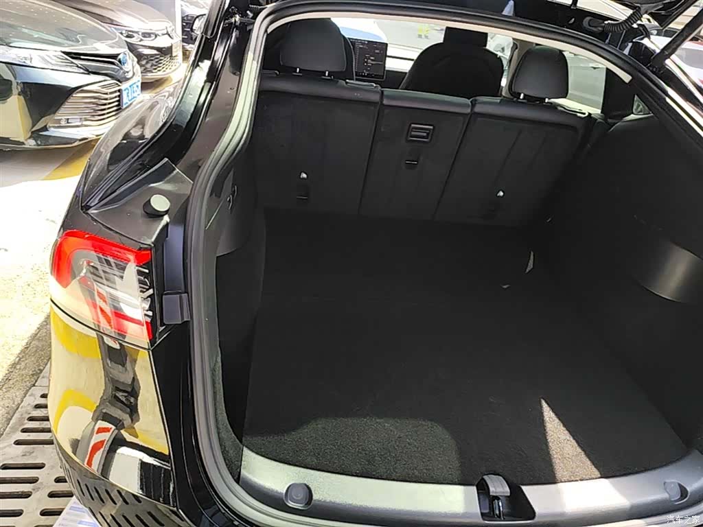 Tesla Model Y, 2023 19