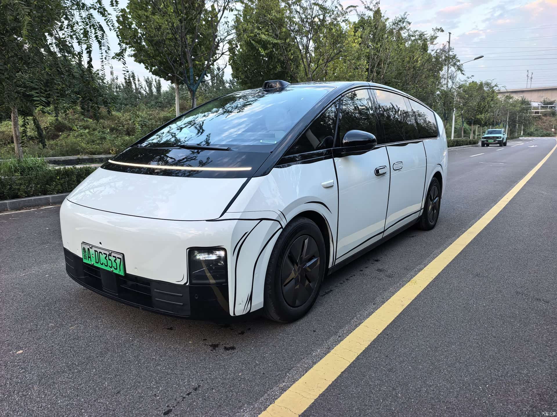 Li Auto MEGA, 2025 1