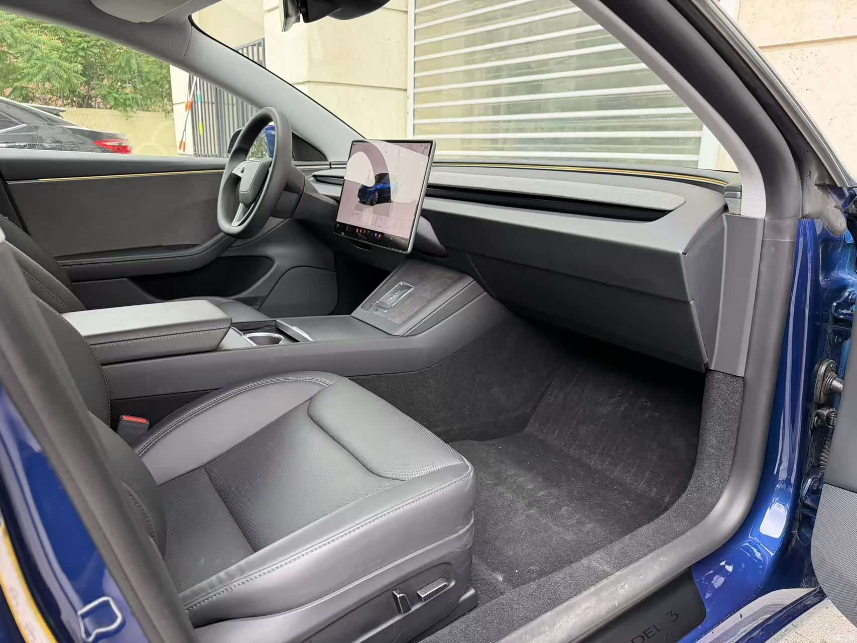 Tesla Model 3, 2025 4