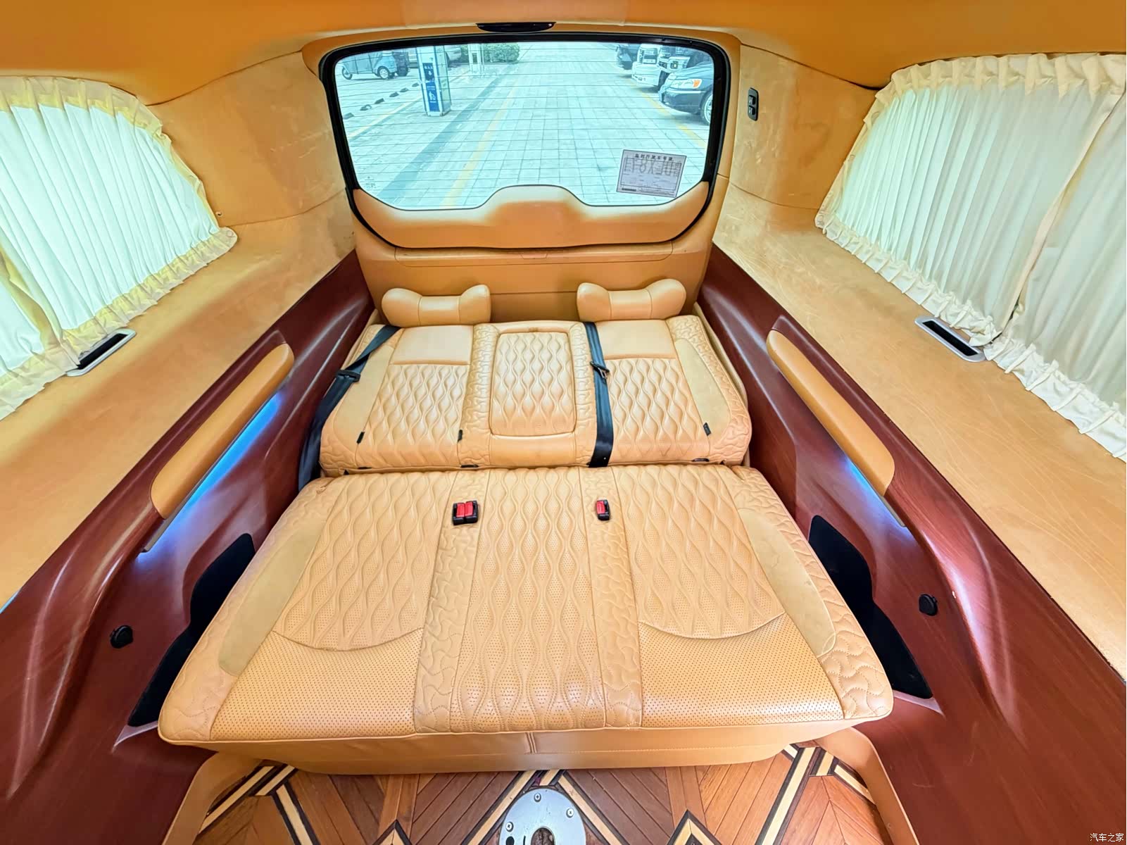 Mercedes-Benz V-Class, 2019 16