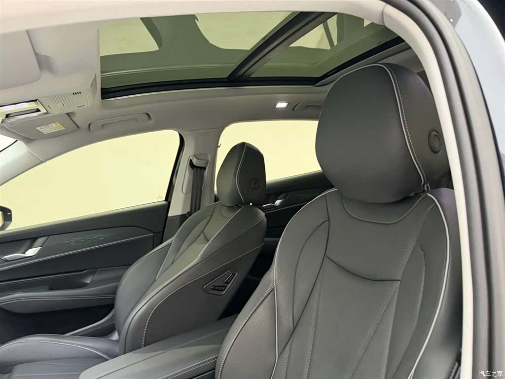Volkswagen Passat, 2025 16