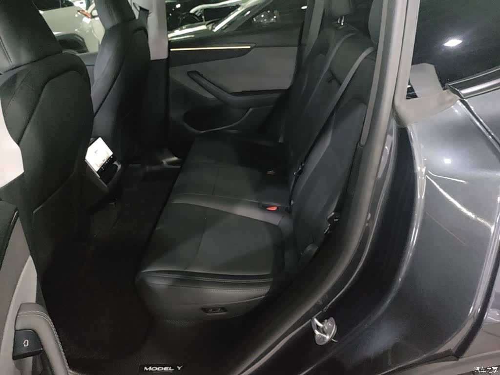 Tesla Model Y, 2025 17