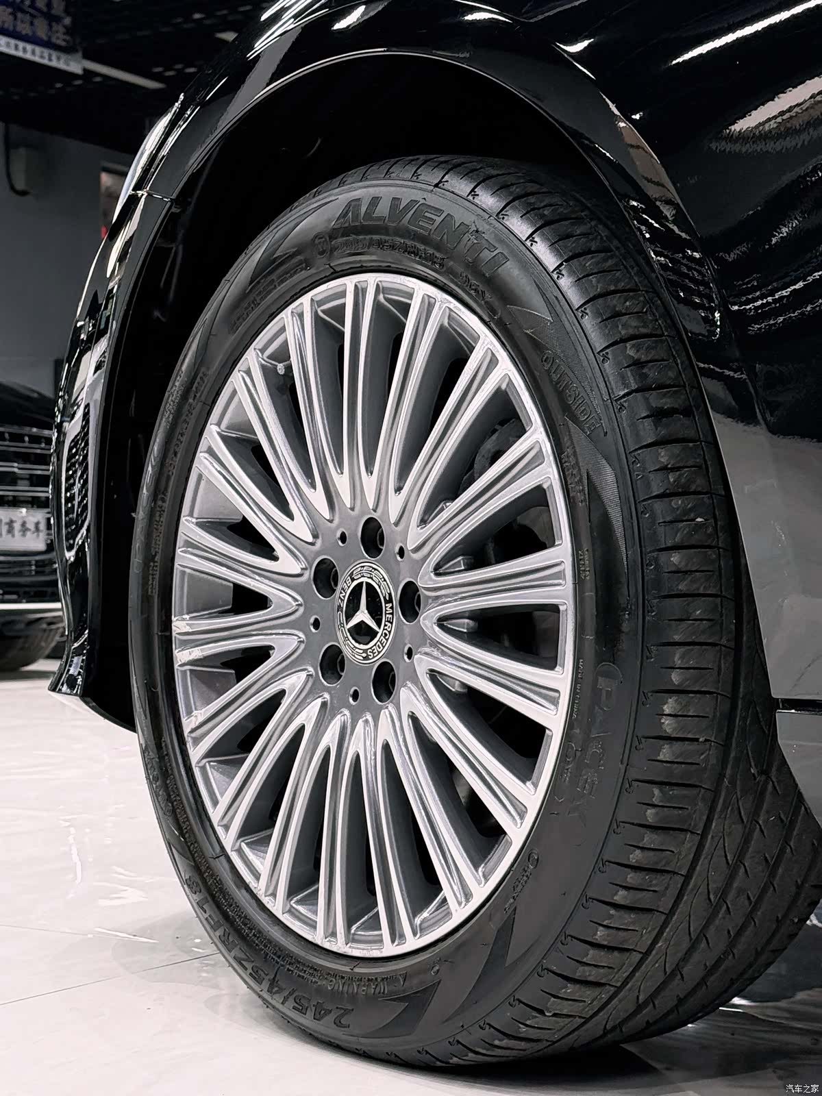 Mercedes-Benz E-Class, 2023 14