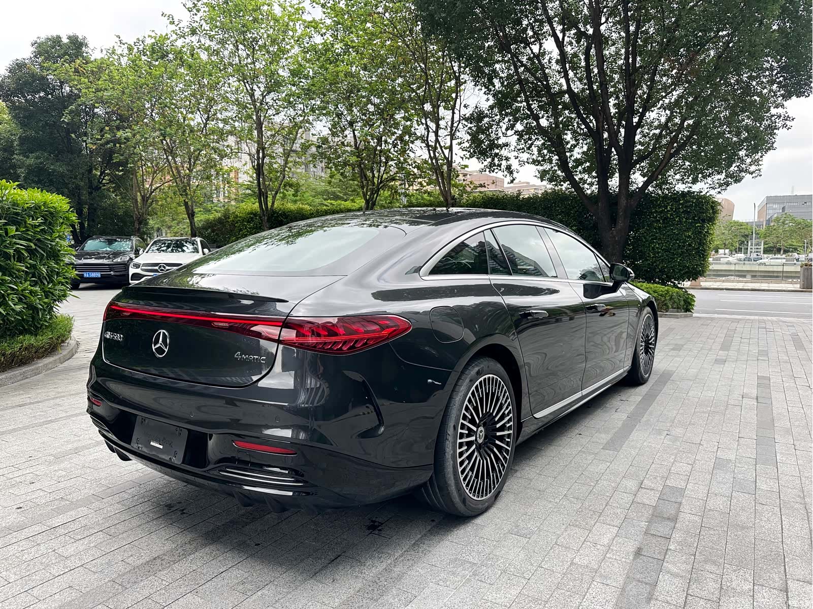 Mercedes-Benz EQS, 2023 10
