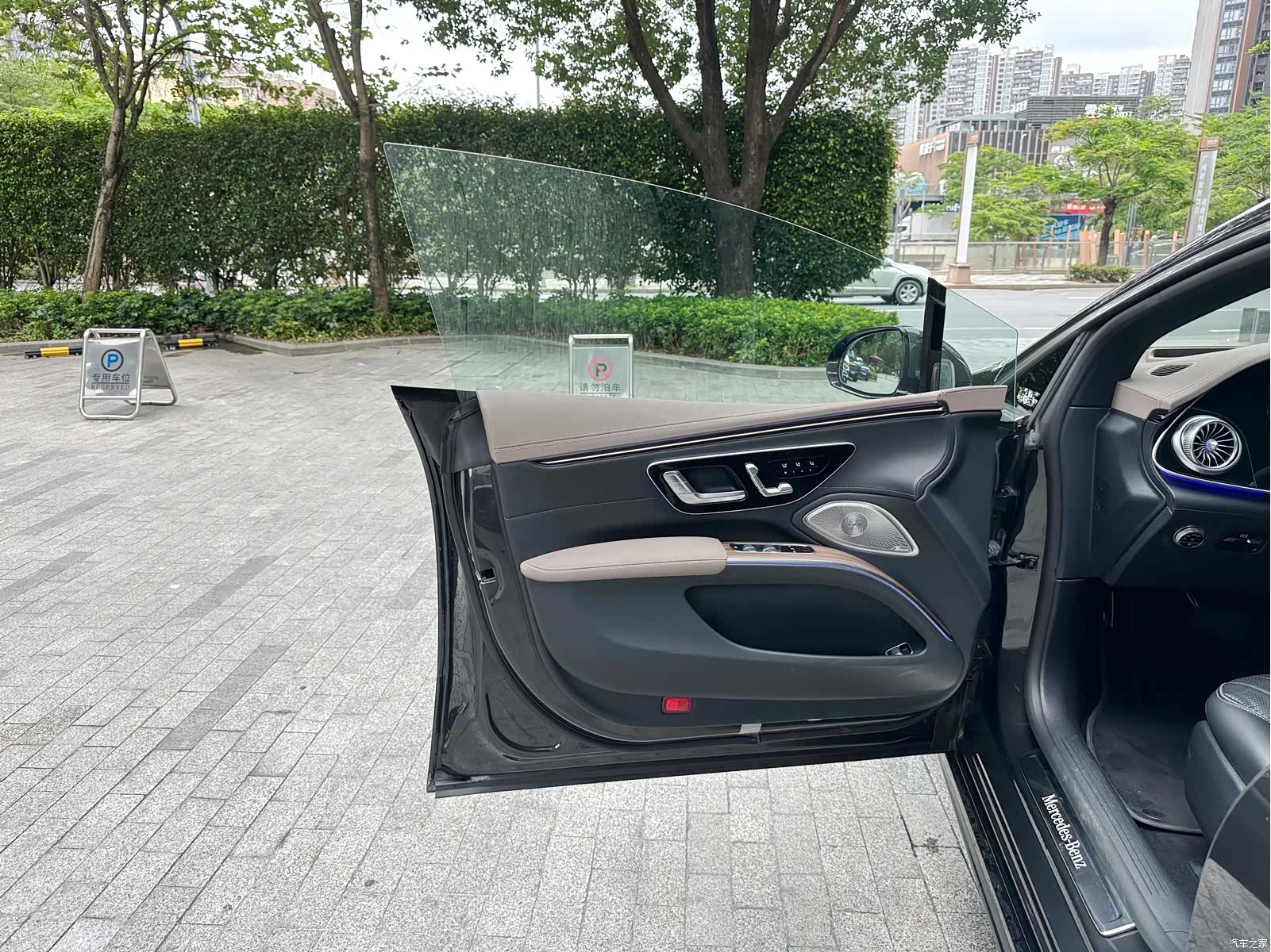 Mercedes-Benz EQS, 2023 14