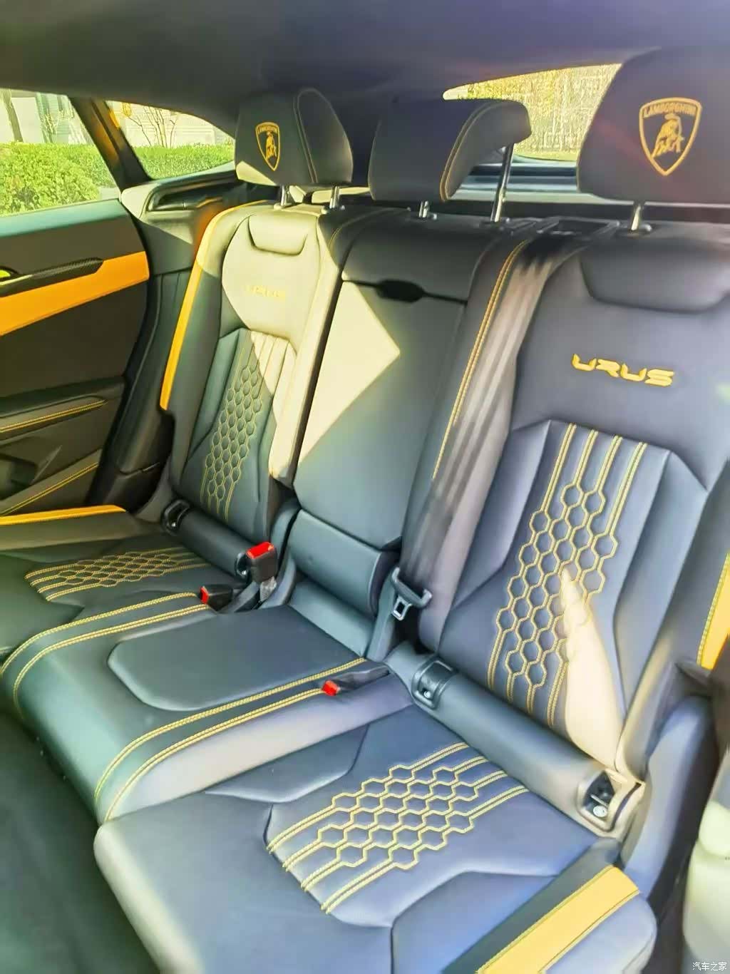 Lamborghini Urus, 2023 все фото