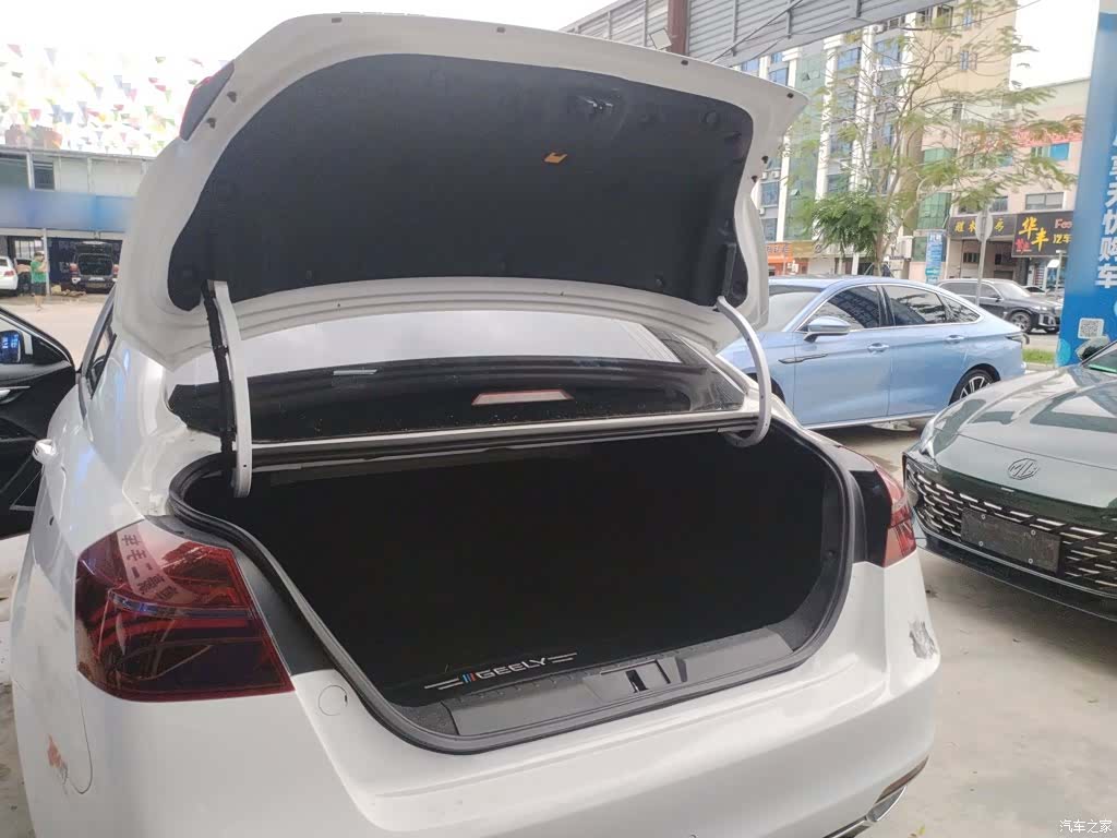 Geely Emgrand, 2020 9