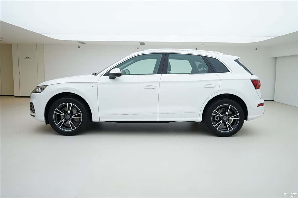 Audi Q5L, 2021 3