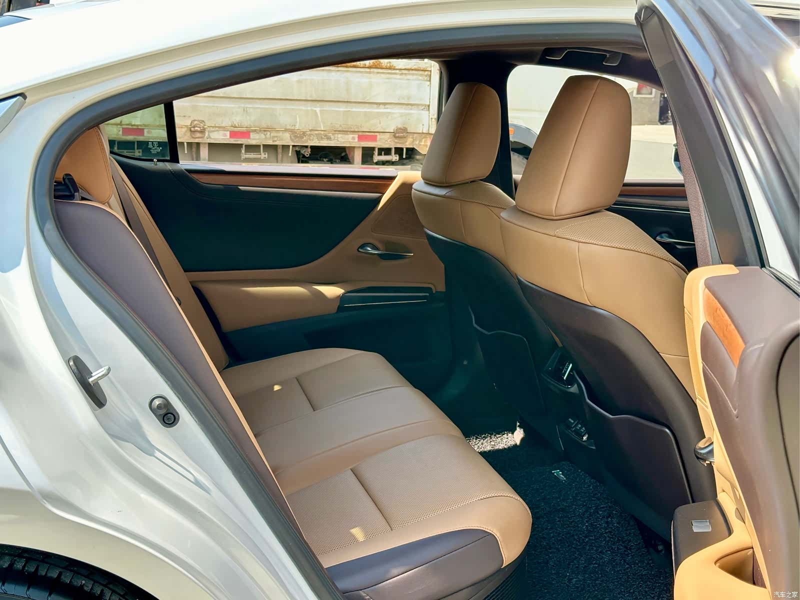 Lexus ES, 2020 8
