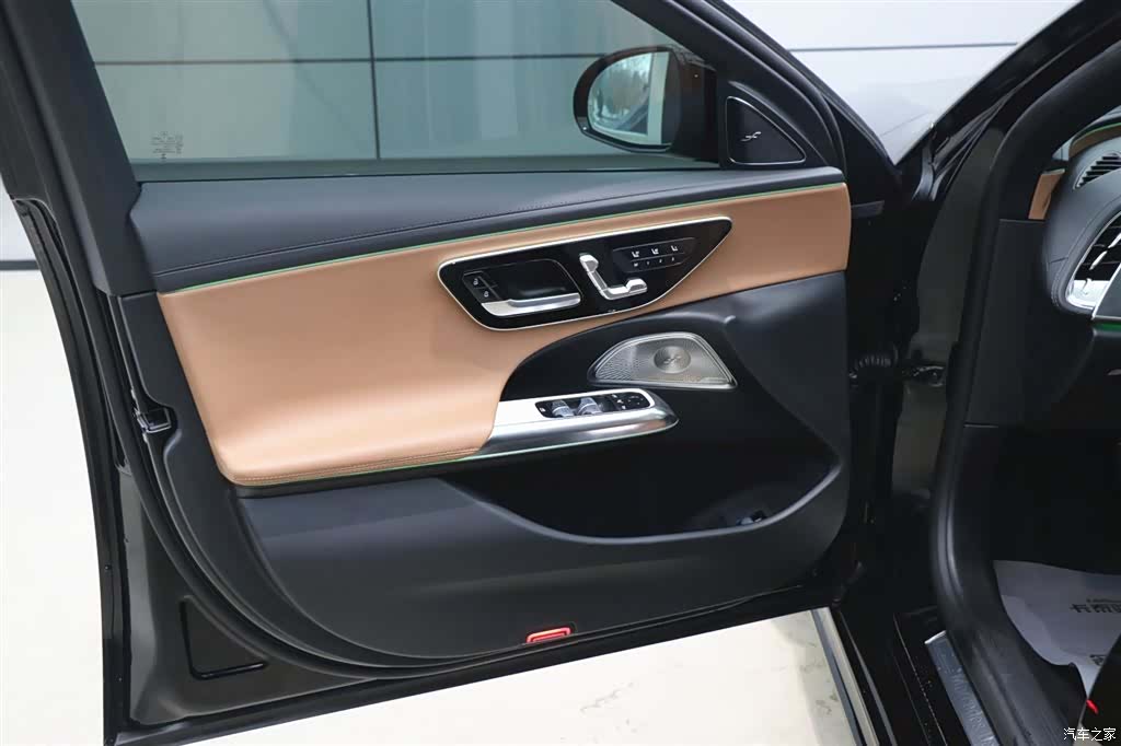 Mercedes-Benz E-Class, 2024 11