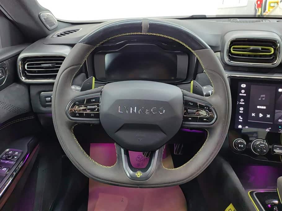 Lynk & Co 03 Lynk & Co 03
