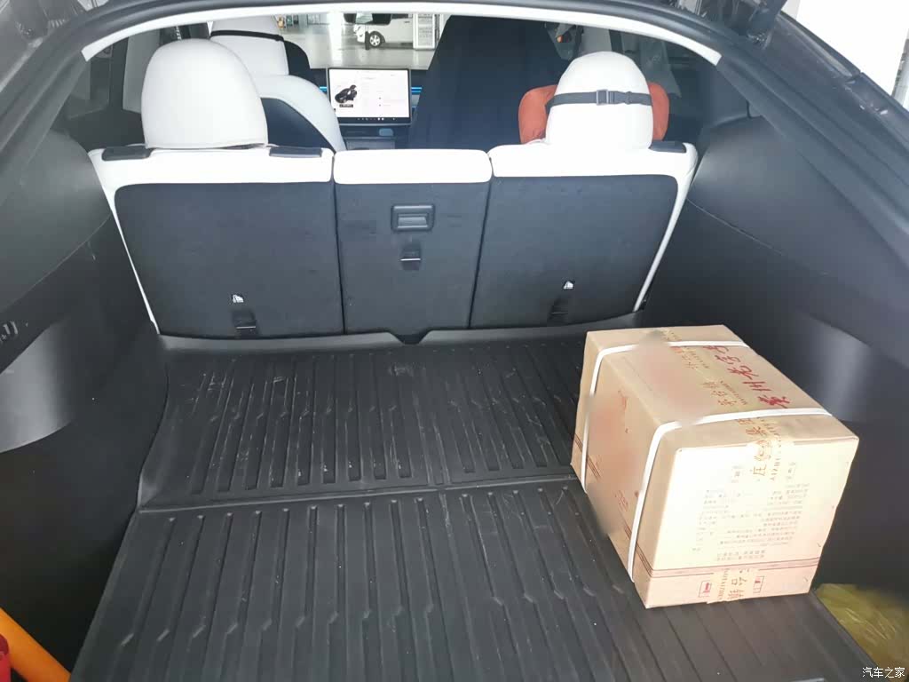 Tesla Model Y, 2023 15