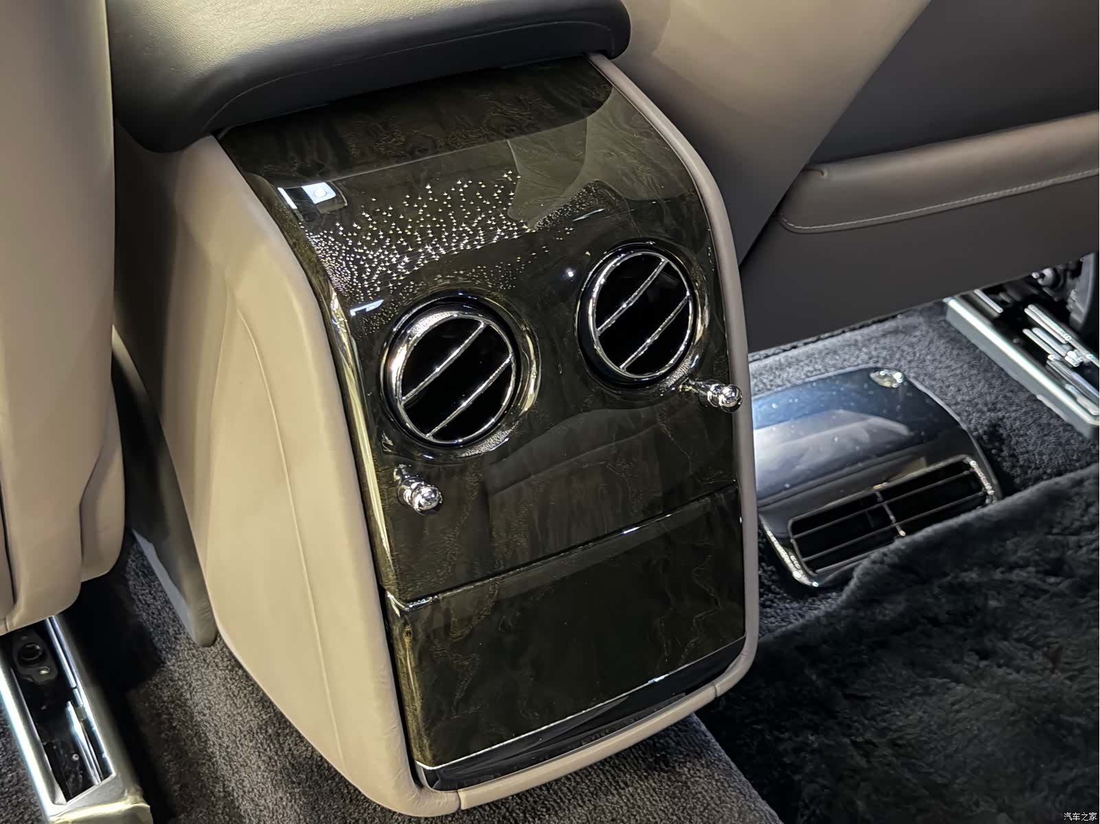 Rolls-Royce Phantom, 2019 10