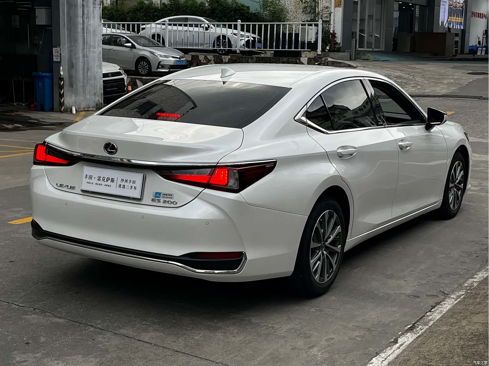 Lexus ES, 2023 10