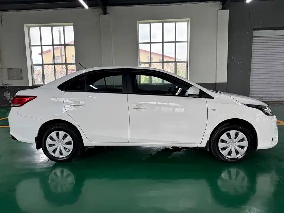 Toyota YARiS L to enjoy