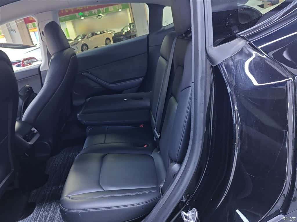 Tesla Model Y, 2023 17