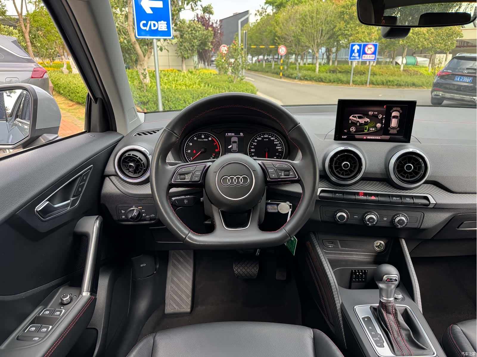 Audi Q2L, 2024 23