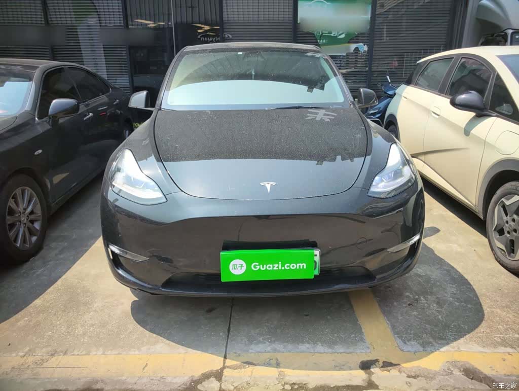 Tesla Model Y, 2022 3