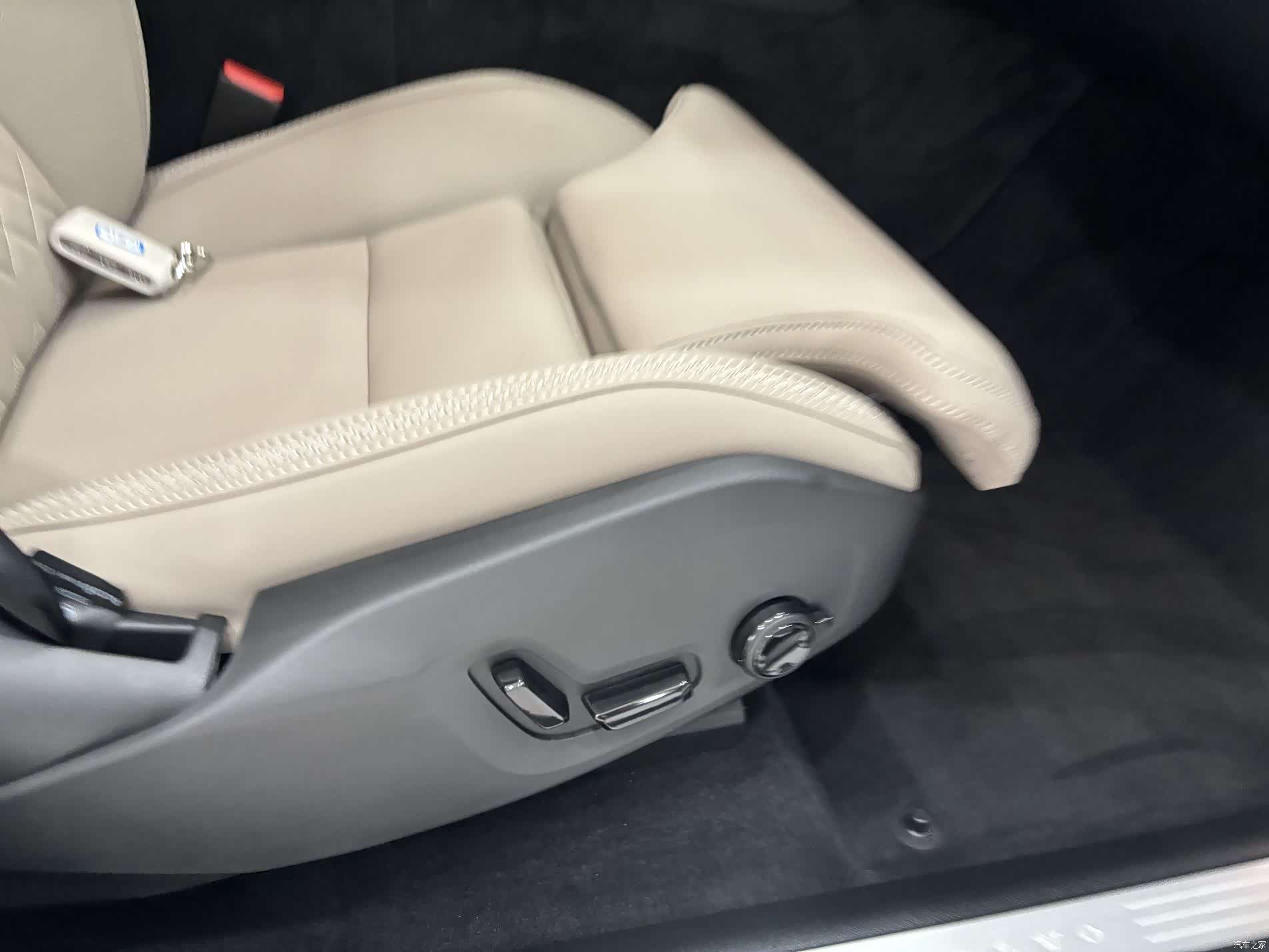 Volvo XC60, 2025 25