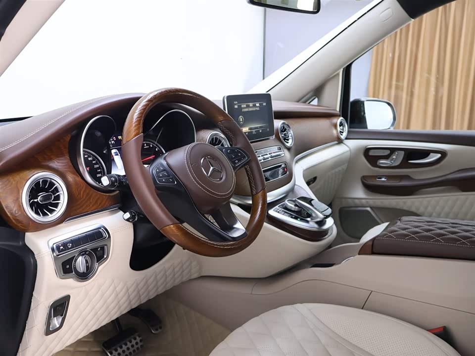 Mercedes-Benz V-class