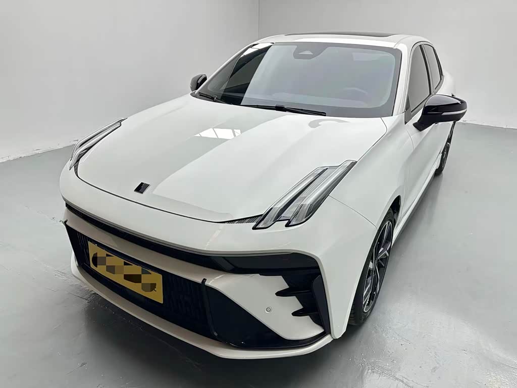 Lynk & Co 03