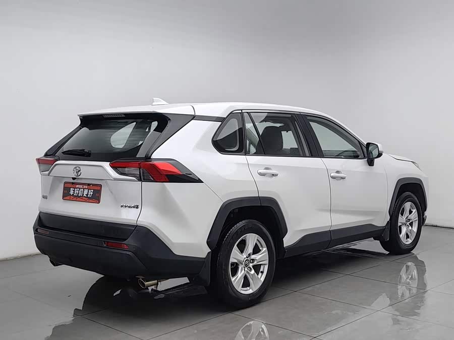 Toyota RAV4 2025, фото 2