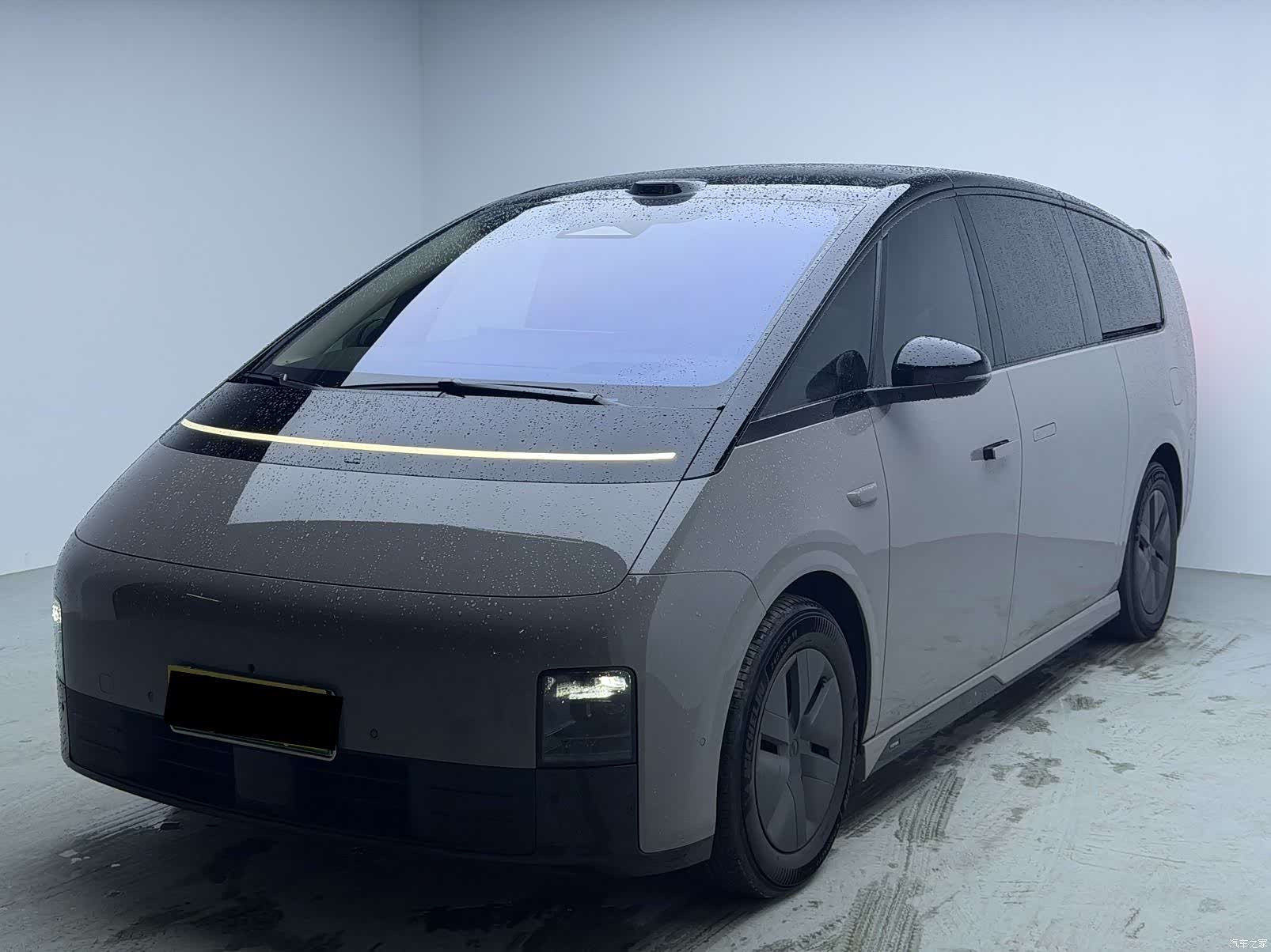 Li Auto MEGA, 2025 1