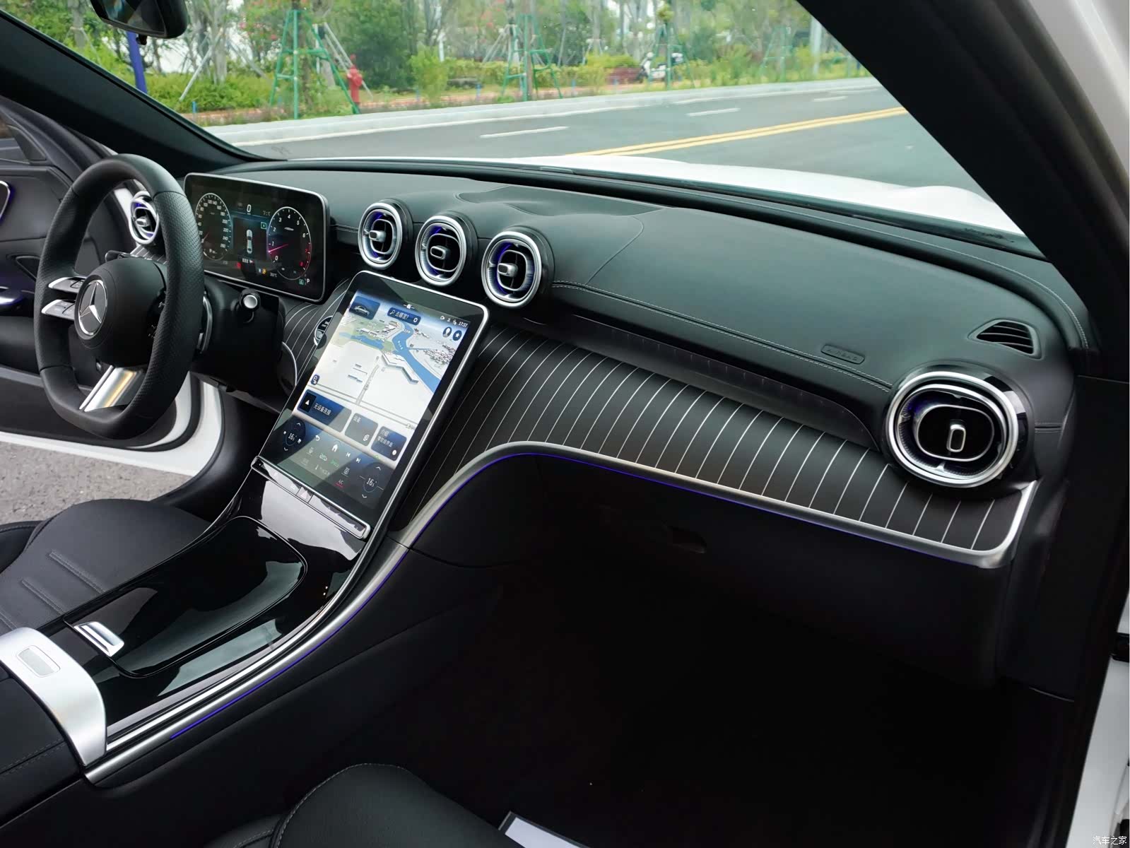 Mercedes-Benz C-Class, 2023 18