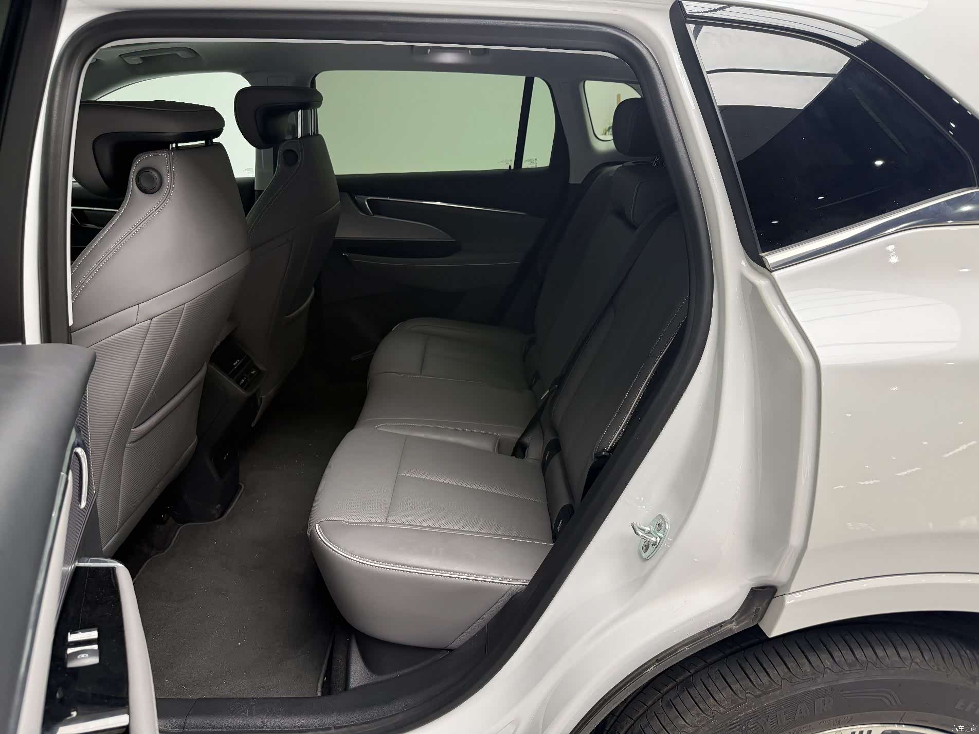 Buick E5, 2025 10
