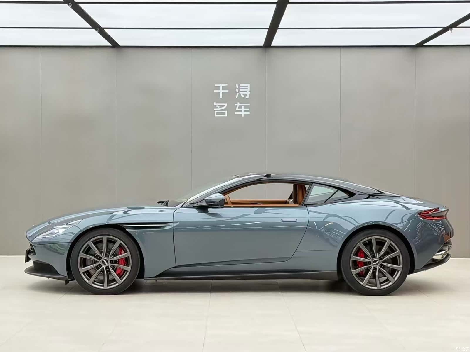 Aston Martin DB11, 2018 3