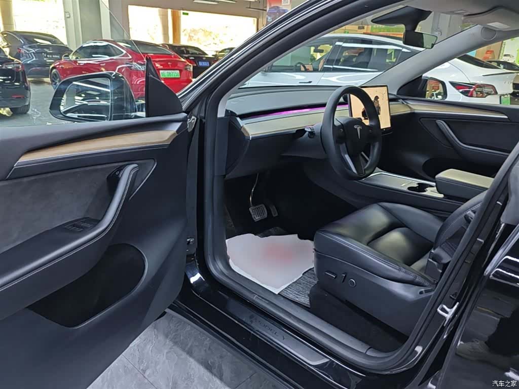 Tesla Model Y, 2023 16