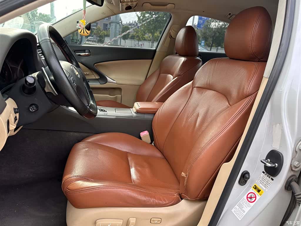 Lexus IS, 2009 7