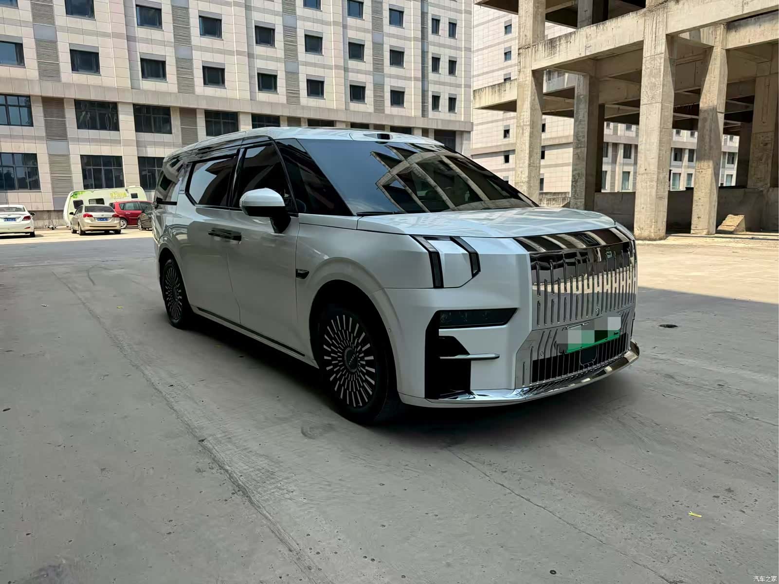 Zeekr 009, 2024 3