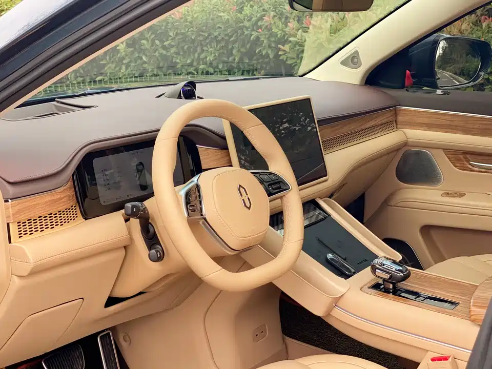 AITO Ask the world M7