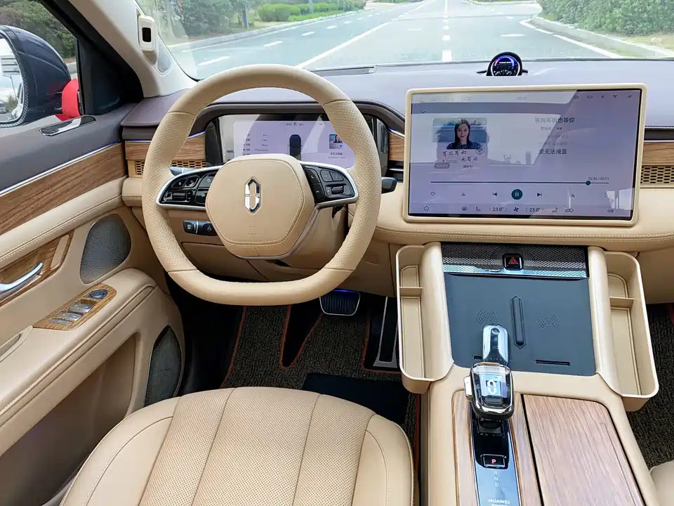 AITO Ask the world M7