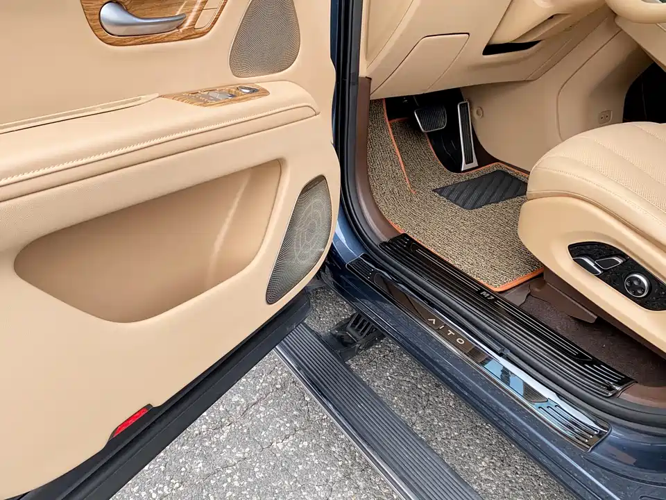 AITO Ask the world M7