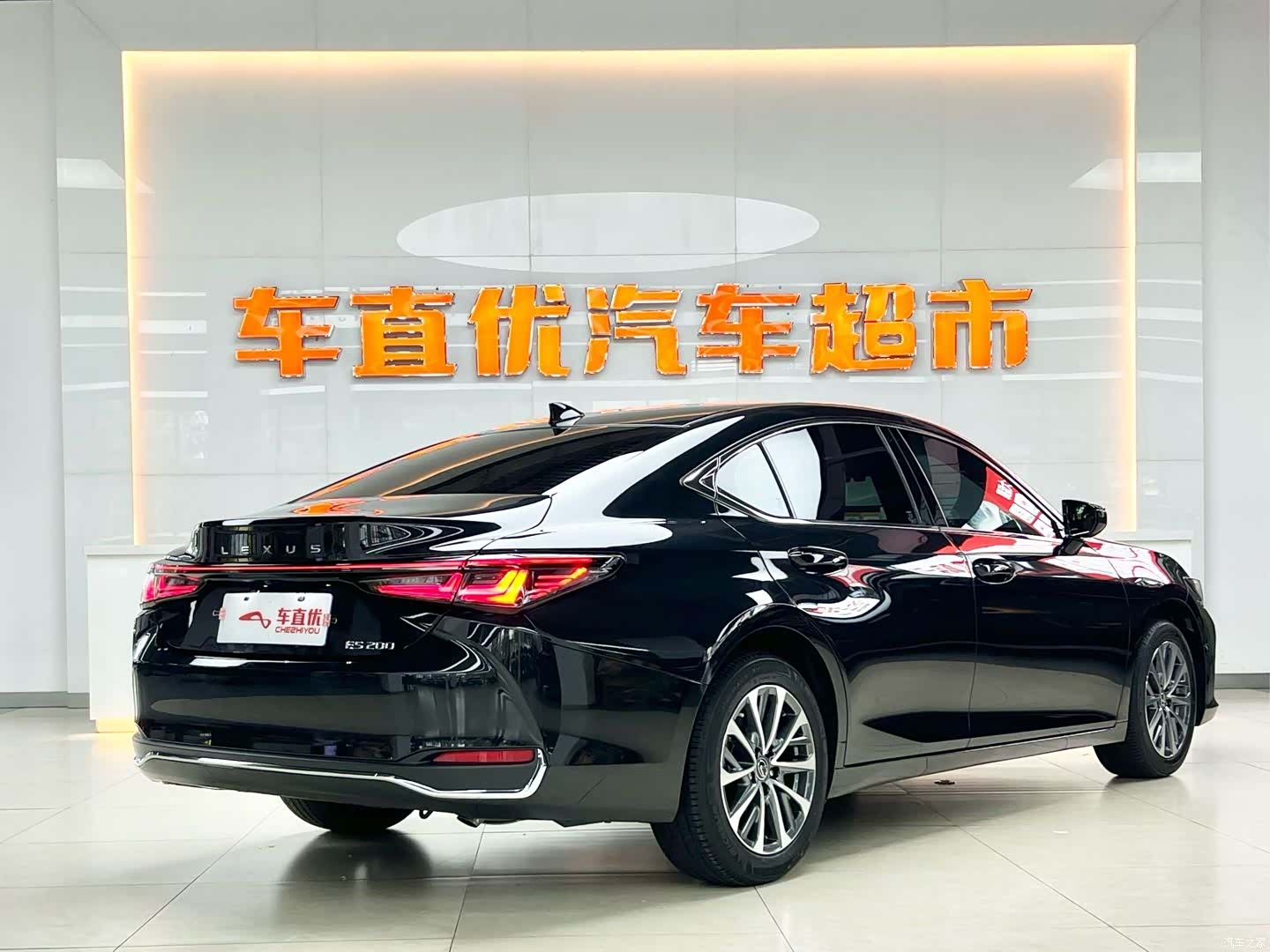 Lexus ES, 2025 все фото